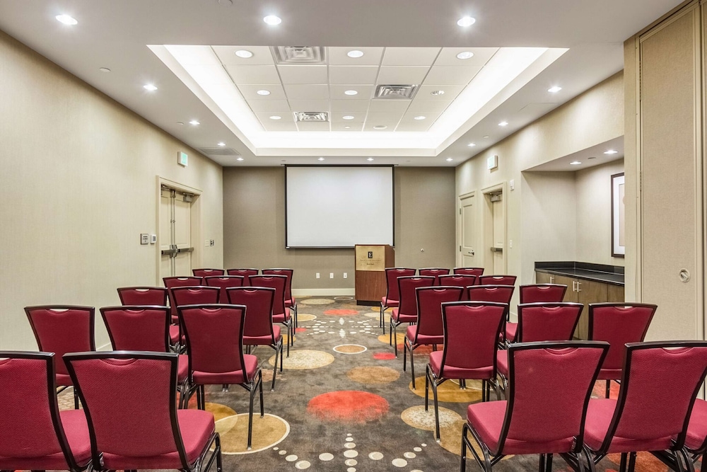 Embassy Suites Newark Airport - photo 43