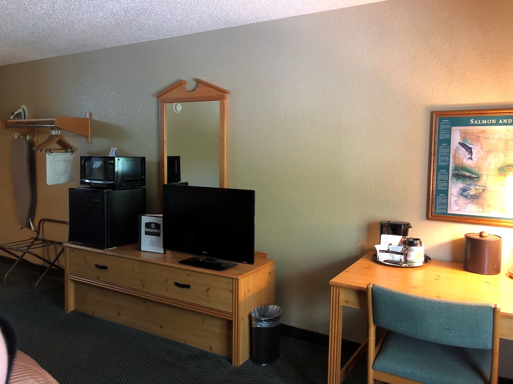 Boarders Inn & Suites by Cobblestone Hotels Fayette - photo 16