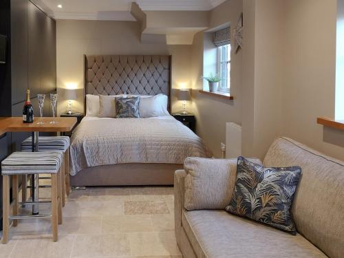 The White House Studio — 5-Star Luxury Hotel in Worthing, United Kingdom