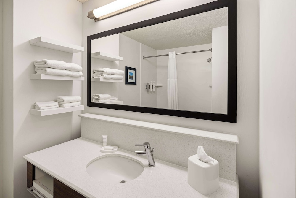 Hampton Inn Minneapolis NW Maple Grove - photo 14