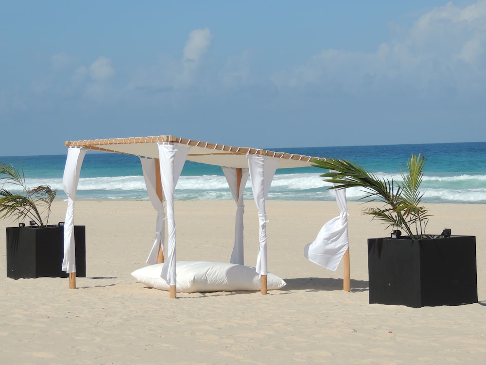 Riake Resort & Villa in Ambodifotatra, Madagascar