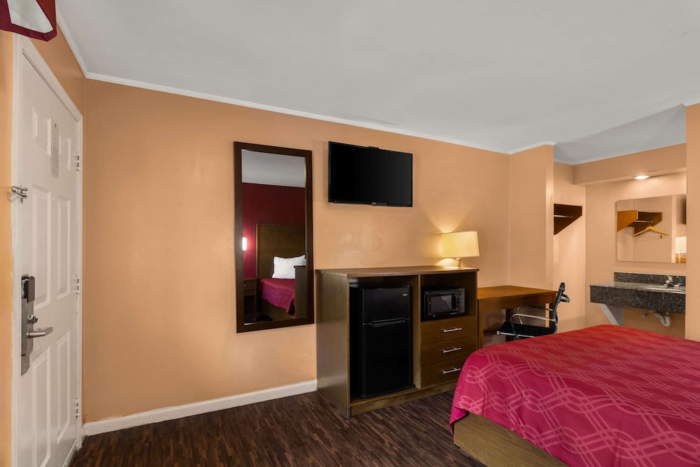 Econo Lodge Cornersville I 65 - photo 19