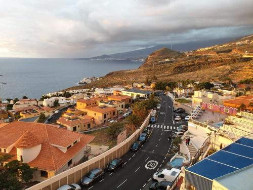 Tabaiba Sea Views Apartment II — 4-Star Luxury Hotel in Santa Cruz De Tenerife, Spain