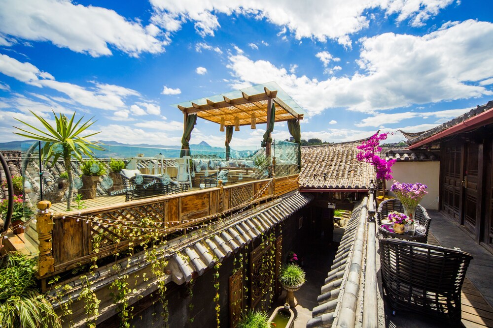 Lijiang Wengjia Dayuan - carbon neutral hotel in Lijiang