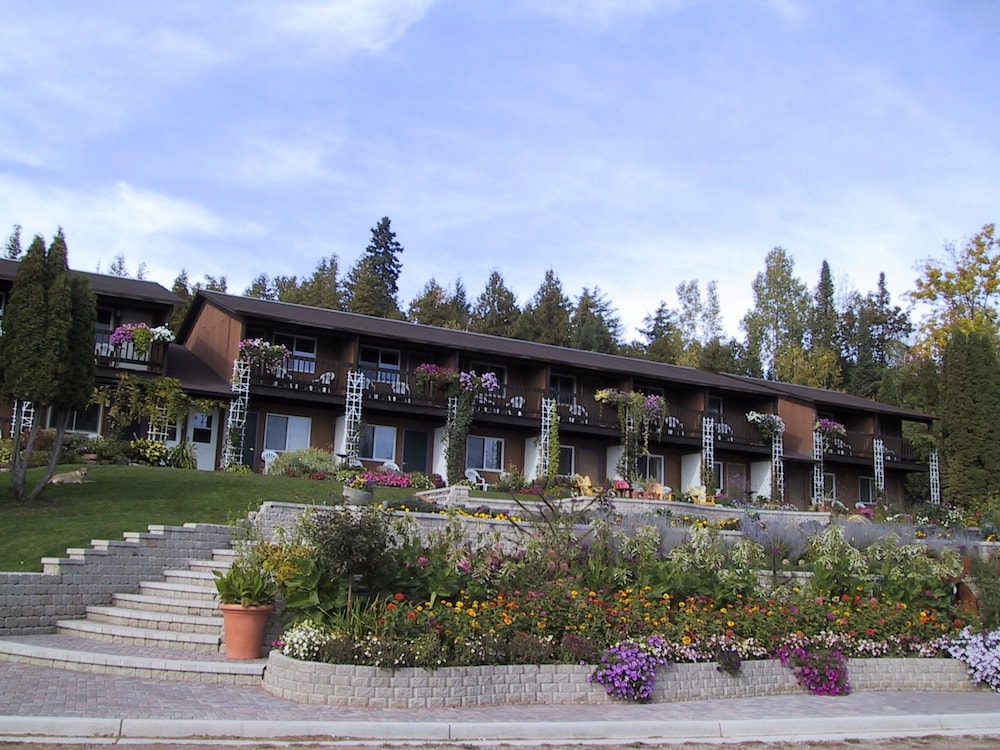 Chequamegon Lake Superior Lodge — 4-Star Luxury Hotel in Bayfield, United States