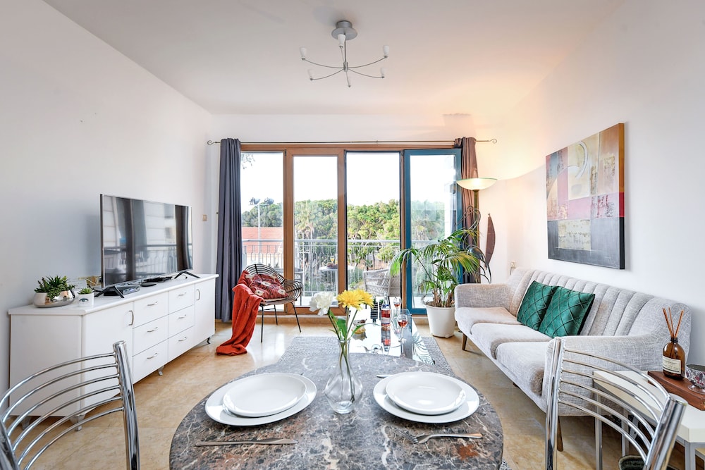 Deluxe 2BD Jaffa Dreams W Pool & Parking — 5-Star Luxury Hotel in Tel Aviv, Israel