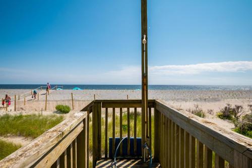 Mead Us At The Beach by Oak Island Accommodations - photo 23