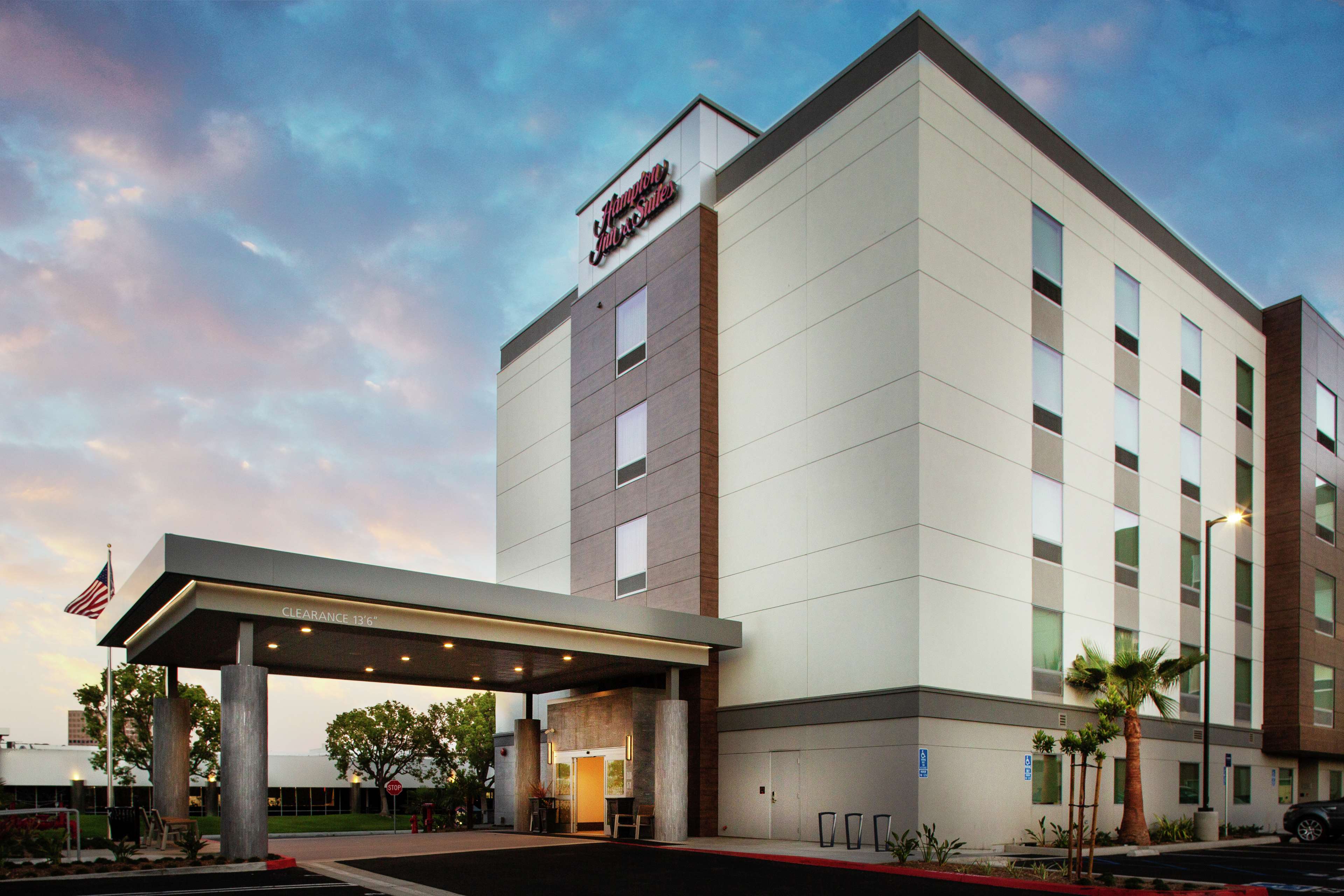 Hampton Inn & Suites Irvine Orange County Airport — hotel in Irvine