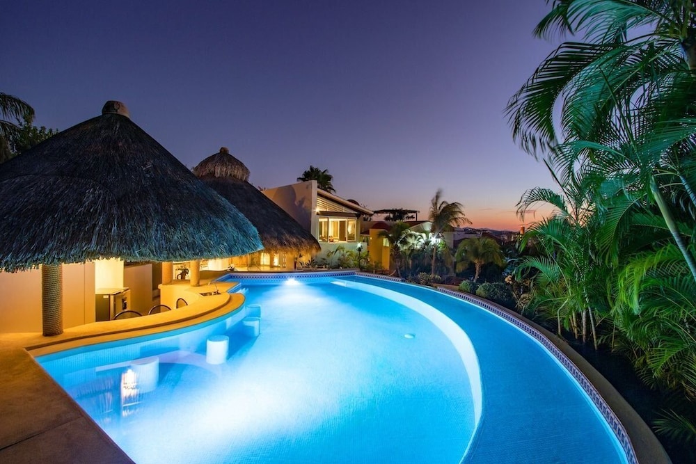 Villa Bellavista 2 — 4-Star Luxury Hotel in Santa Maria Huatulco, Mexico