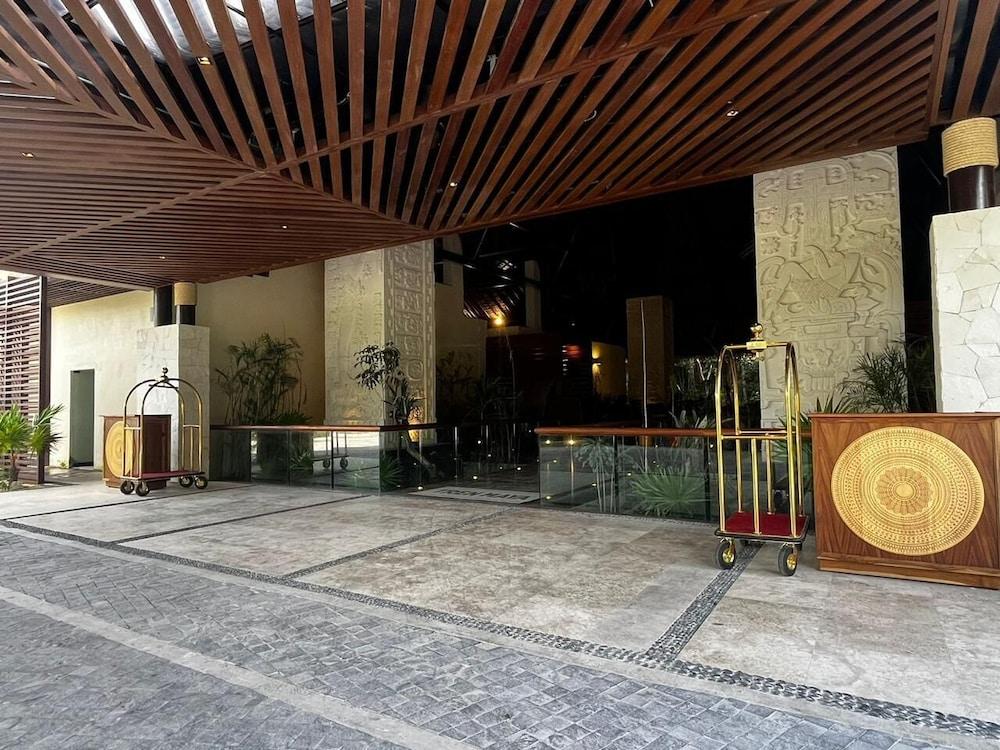 Hotel Mundo Maya Calakmul