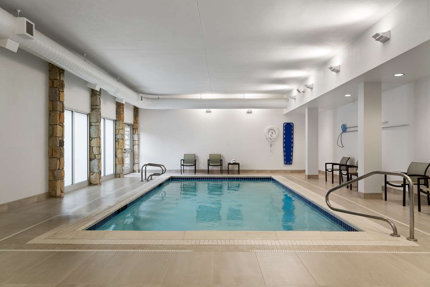 DoubleTree by Hilton Pittsburgh Airport — hotel in Coraopolis
