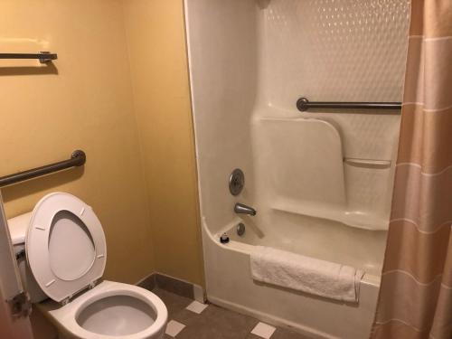 America's Best Inn - photo 51