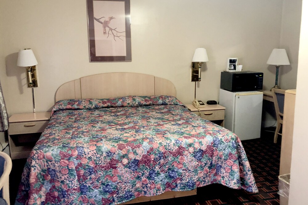 OYO Hotel Starlite Seneca Falls - photo 19