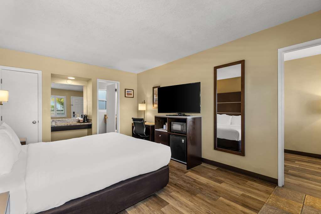 Comfort Inn San Diego Airport At The Harbor - photo 25