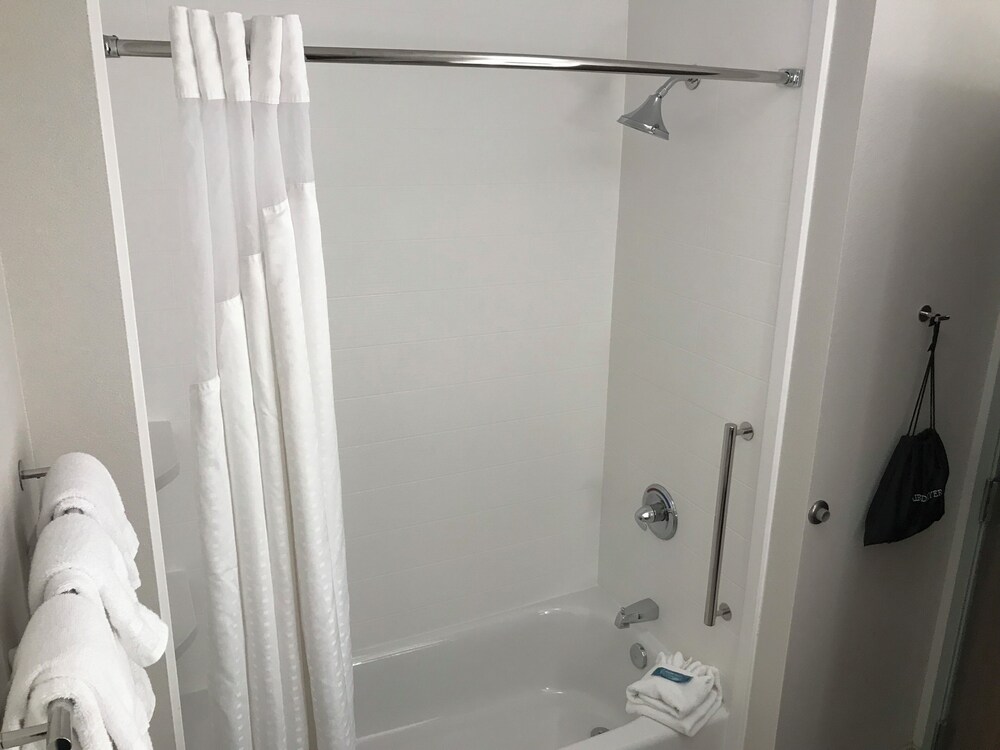 Holiday Inn Express & Suites Hannibal Medical Center by IHG - photo 15