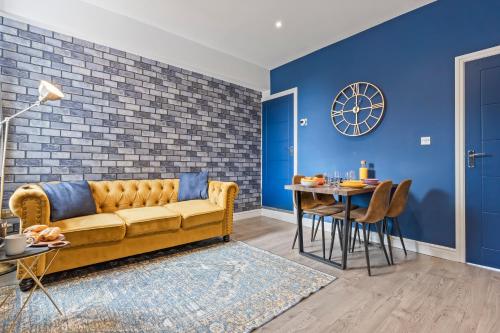 4 Beds 3 Bath Free Parking 75Mbps in Stoke-On-Trent, United Kingdom