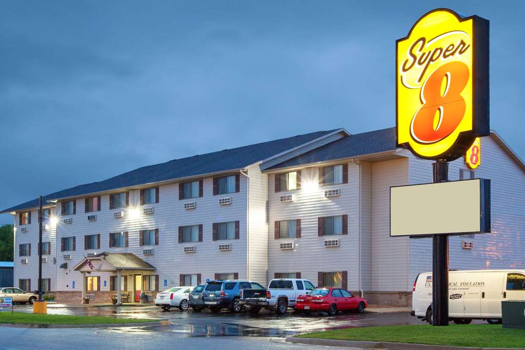 Super 8 by Wyndham Mason City - photo 2