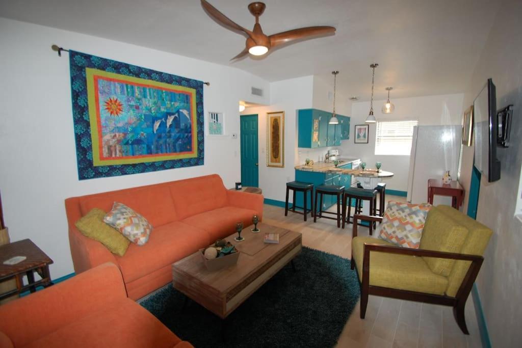 Uptown Cottage Walk to the Beach and Restaurants — 4-Star Luxury Hotel in Cocoa Beach, United States