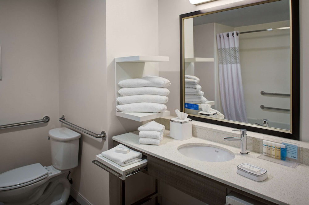Hampton Inn & Suites Syracuse North Airport Area - photo 50