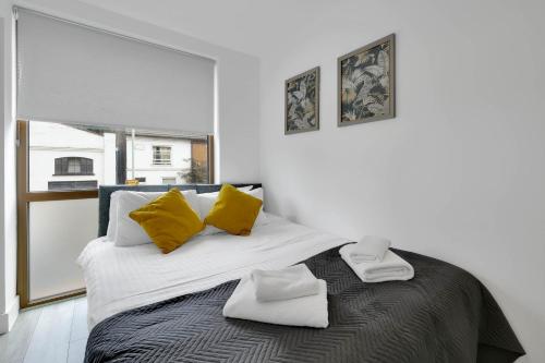Multiple 2 Bedroom Apartments near Harry Potter Studios 2 Minute walk to Bushey Station 20 Minutes to London Euston Ideal for Families & Business Free Parking — 4-Star Luxury Hotel in Watford, United Kingdom