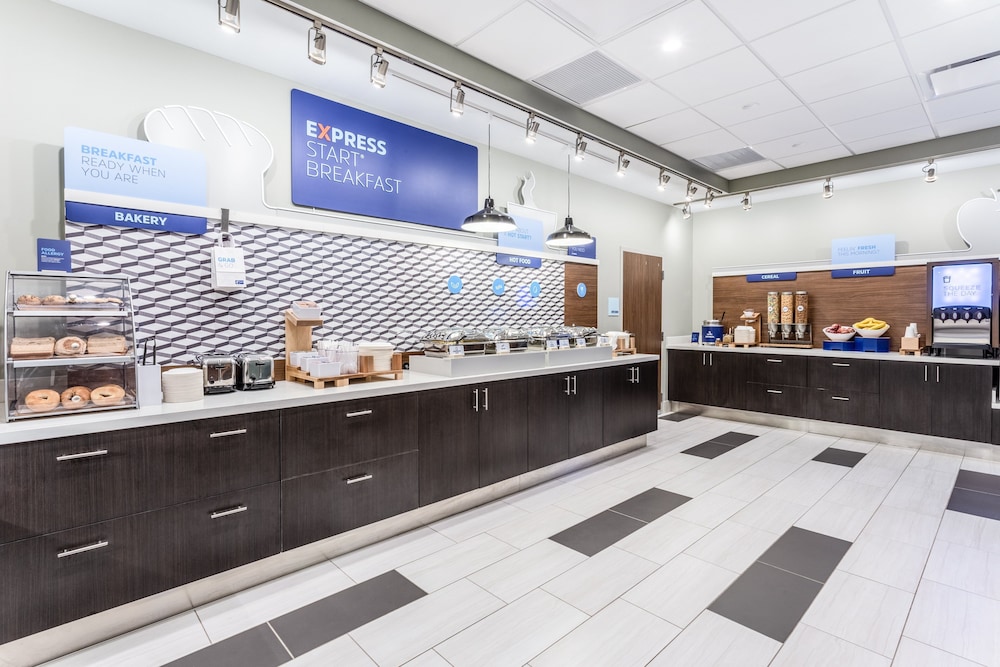 Holiday Inn Express & Suites Springfield North by IHG - photo 15