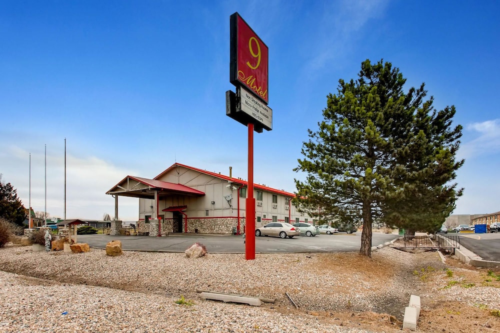 9 Motel — hotel in Fort Collins
