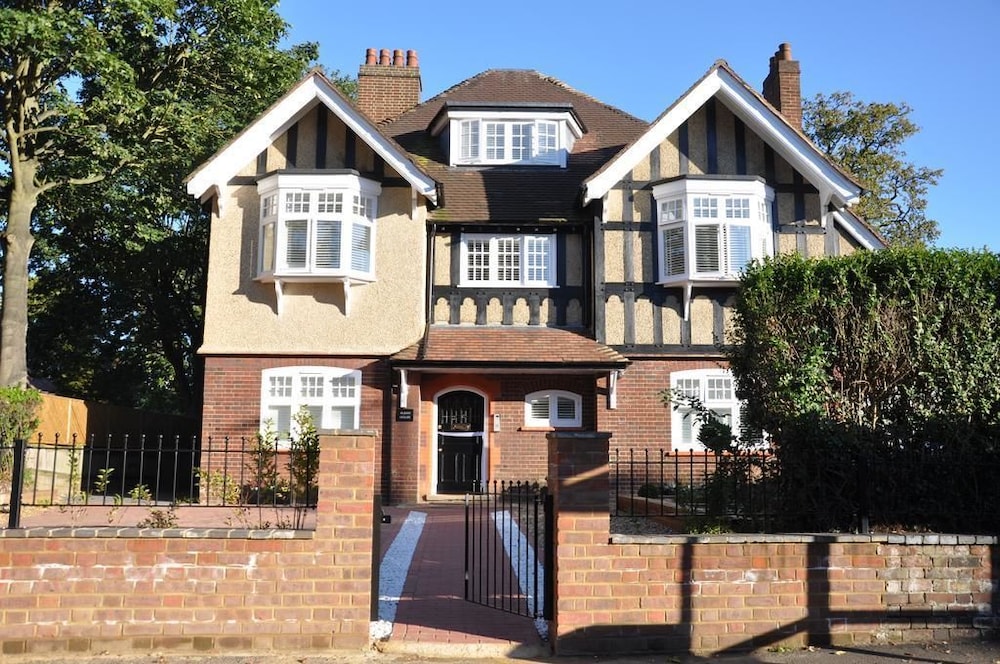 HomefromHolme Alban House — 4-Star Luxury Hotel in St Albans, United Kingdom
