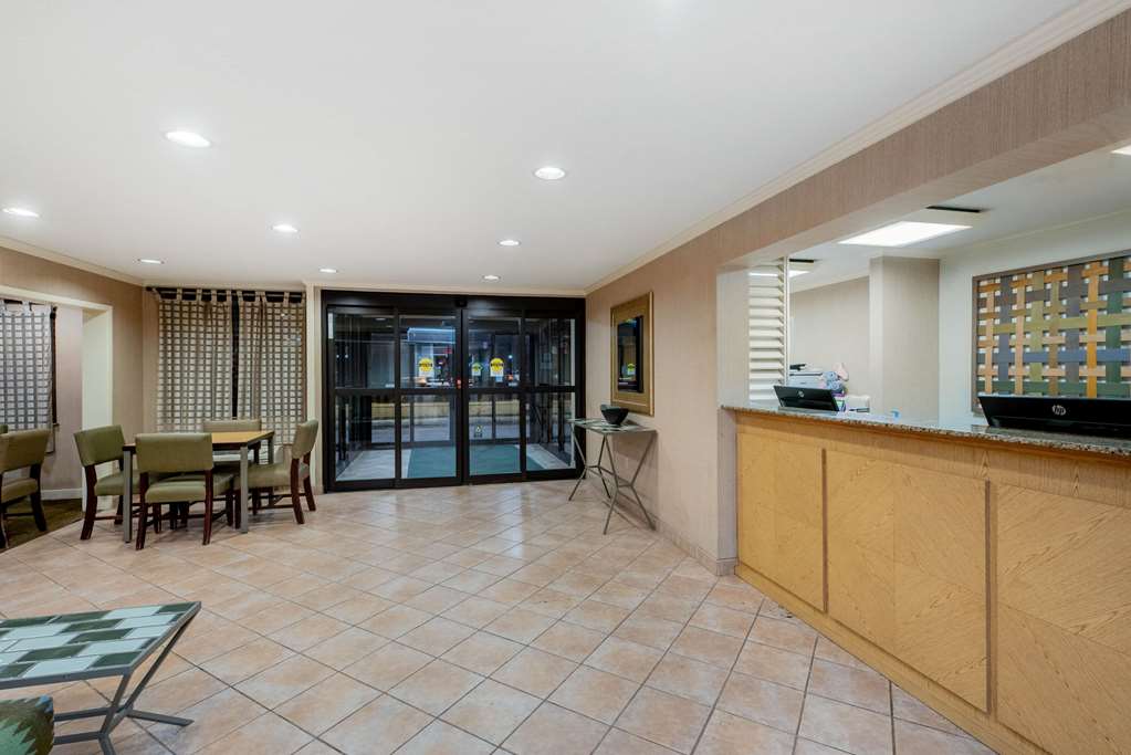 La Quinta Inn & Suites by Wyndham Mansfield OH - photo 8