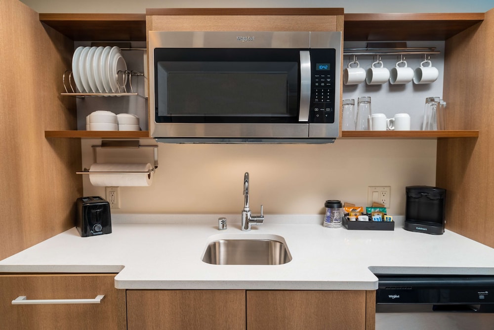 Home2 Suites by Hilton Bakersfield - photo 32