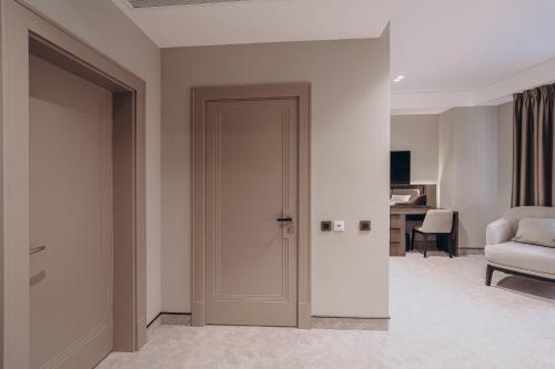 Park Hotel Bristol — Uzhgorod — photo 2