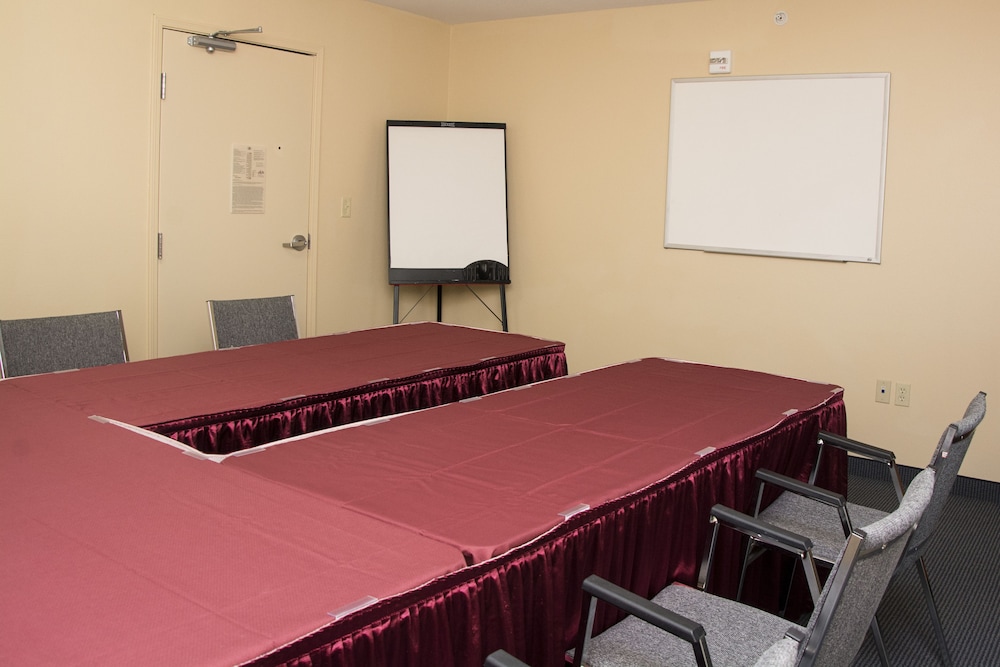 Candlewood Suites Kalamazoo Se by IHG - photo 28