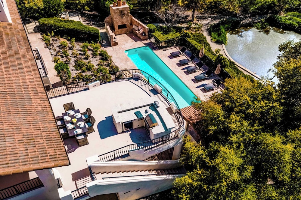 5 Acre Estate w Lake Pool & Hot Tub De Luz by Avantstay - photo 30