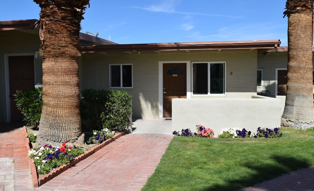 Stanlunds Inn And Suites - carbon neutral hotel in Borrego Springs