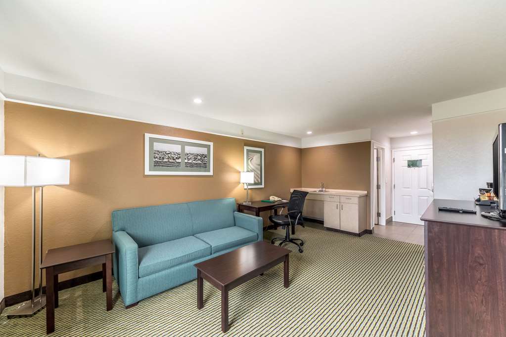 Quality Inn & Suites SeaWorld North - photo 33