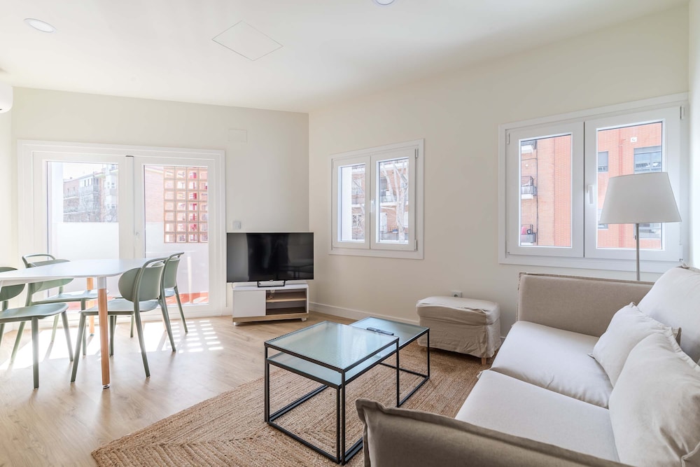 Double Castilla 2BR Home Near Castellana Avenue hotel Valdeacederas Madrid