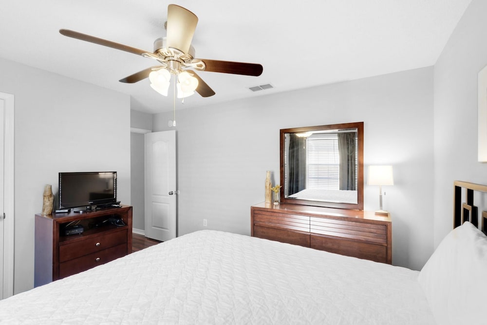 Shore Beats Work - carbon neutral hotel in Destin
