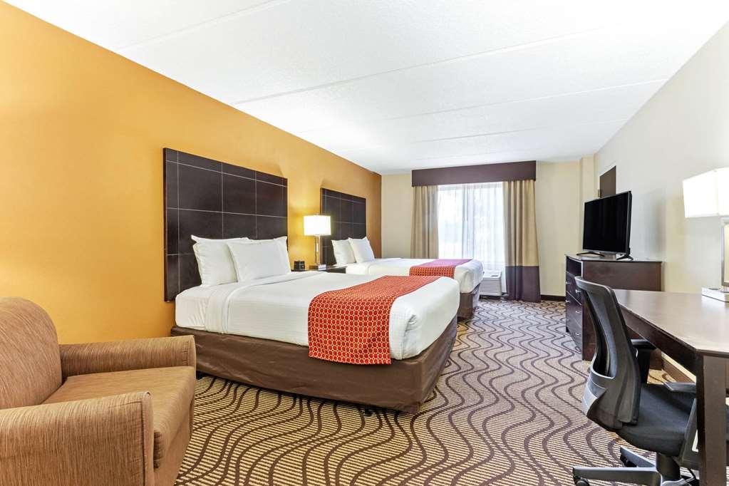 La Quinta Inn & Suites by Wyndham Tampa North I 75 - photo 11