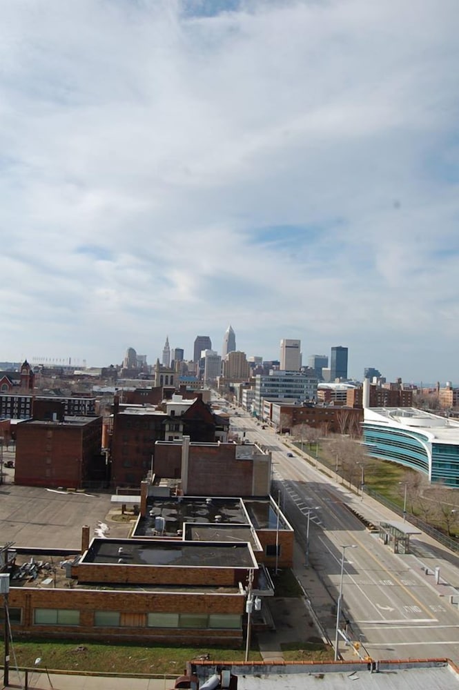 University Hotel & Suites - photo 37