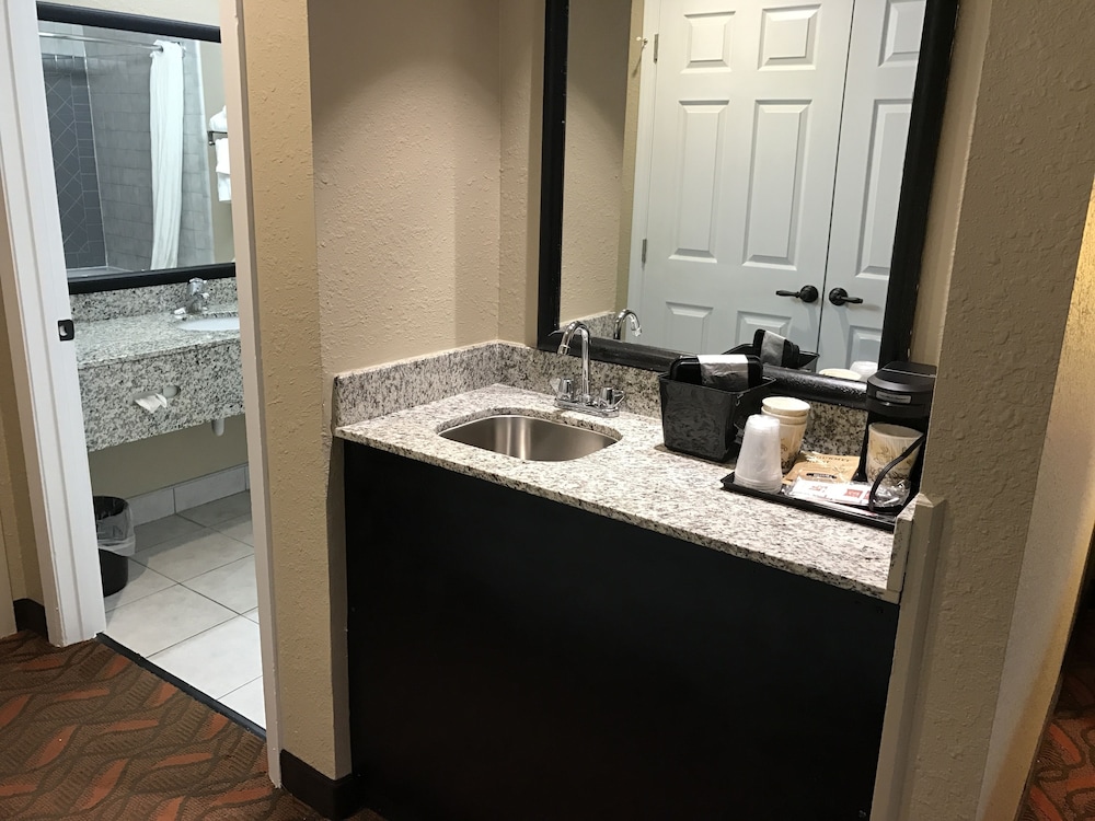 Greenfield Inn and Suites Elizabethtown KY I65 Exit 94 - photo 27