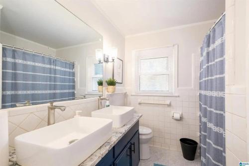 Southern Charm l 5BR l Sleeps 14 l A Location - photo 15