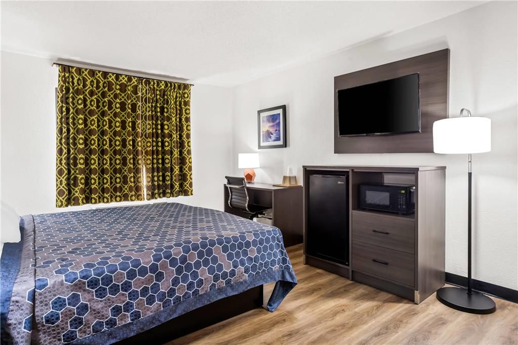 Econo Lodge Jesup GA - photo 26