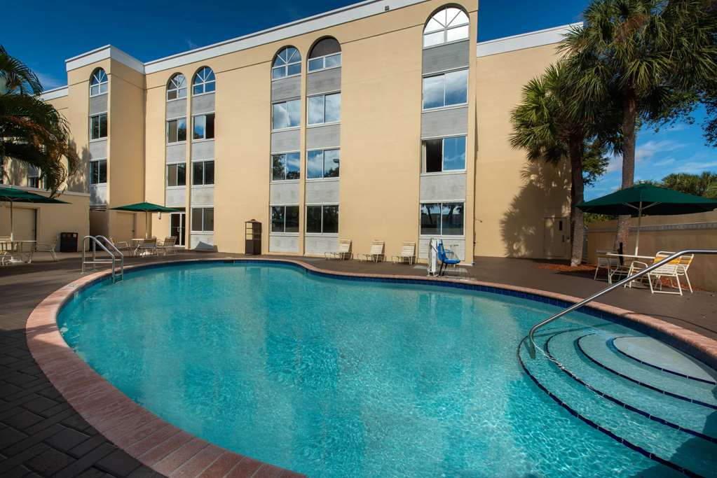 La Quinta Inn & Suites by Wyndham Deerfield Beach I 95 - photo 12