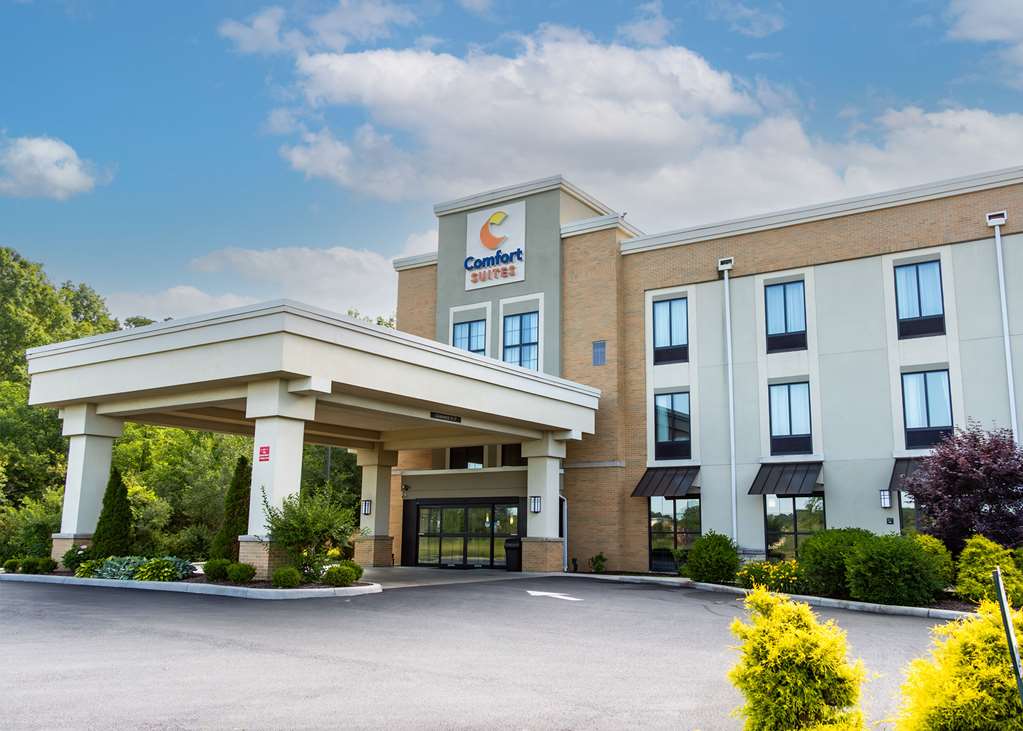 Comfort Suites Youngstown North — hotel in Youngstown