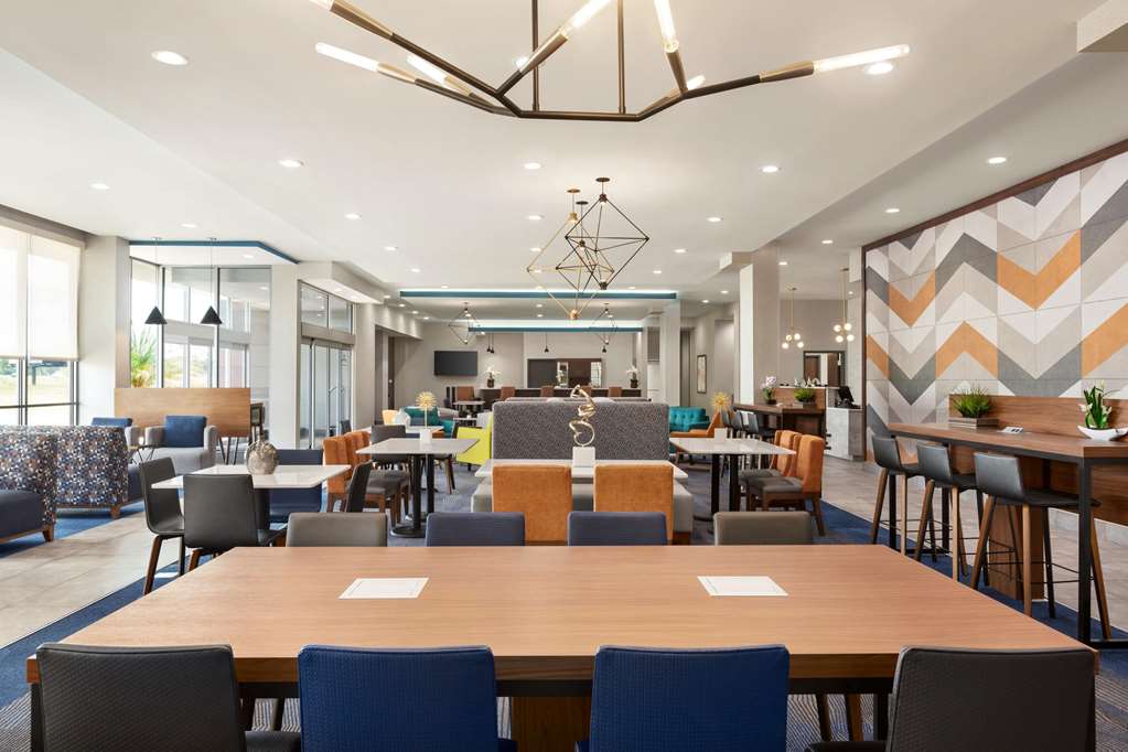 La Quinta Inn & Suites by Wyndham Brunswick Golden Isles - photo 23