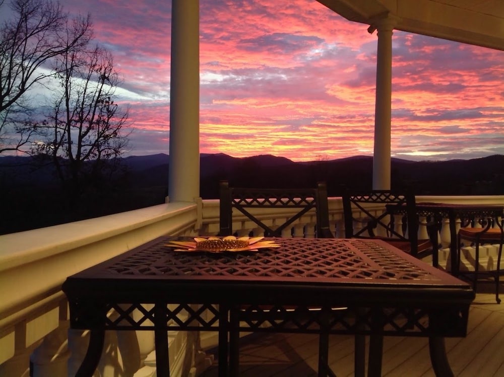 Skyline Vineyard Inn - carbon neutral hotel in Washington