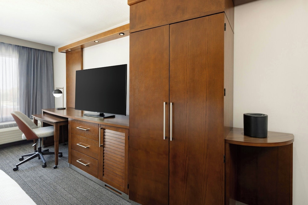 Courtyard by Marriott Los Angeles Woodland Hills - photo 4