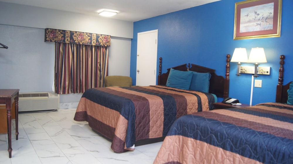 Holiday Lodge & Suites - photo 10