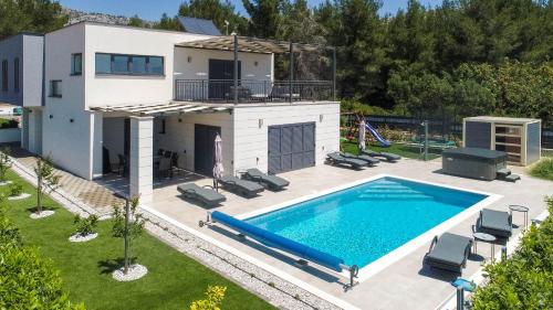 Holiday Villa Olive Tree — 4-Star Luxury Hotel in Orebic, Croatia