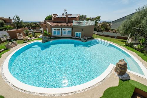 Villa Leon with Private Pool — 4-Star Luxury Hotel in Sant'andrea, Italy