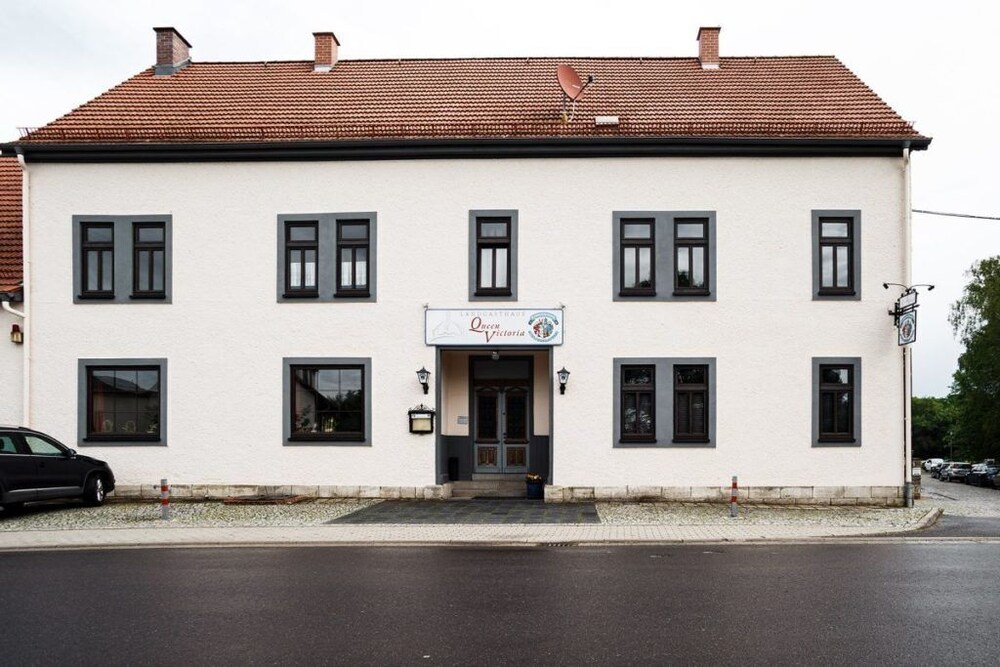 Landgasthaus Queen Victoria — hotel in Griesheim